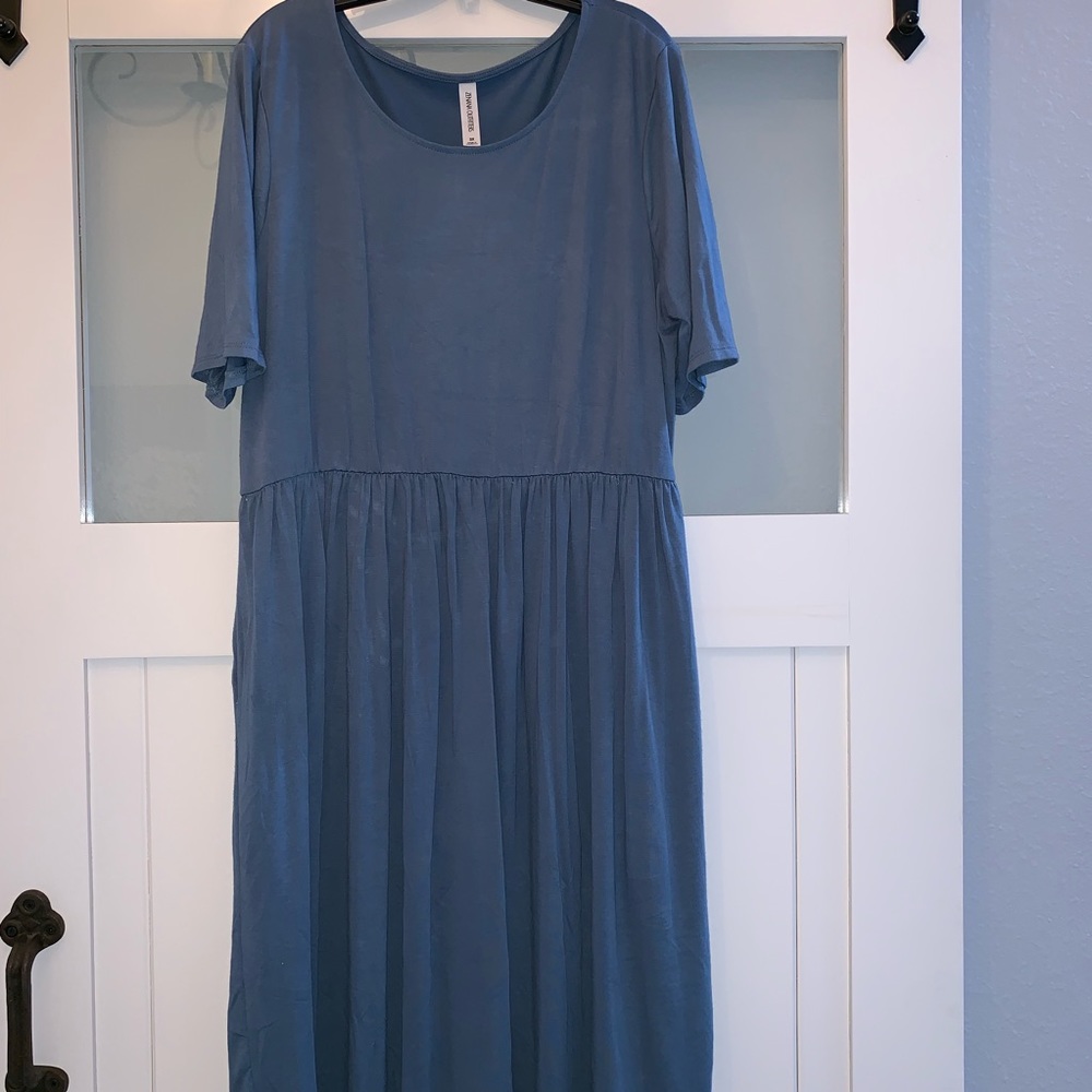 Adorable dress w/ POCKETS! So cozy!